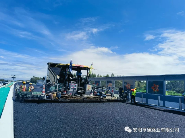 湛江環(huán)城高速路面GAC-16C型瀝青混凝土上面層試驗(yàn)段圓 滿成功